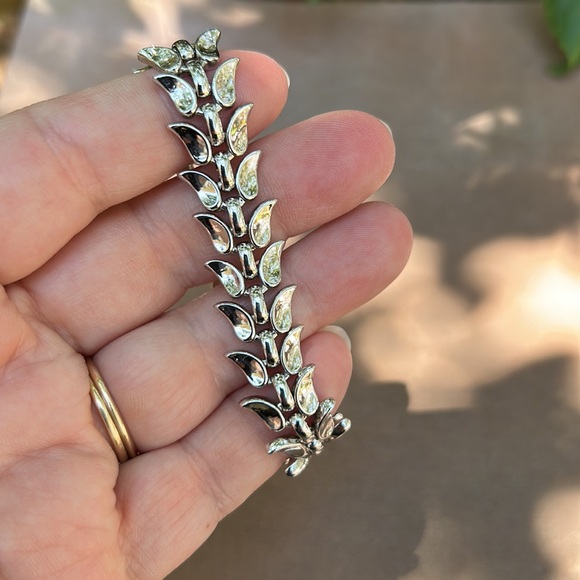 Trifari Silver Leaves Bracelet - Picture 13 of 15